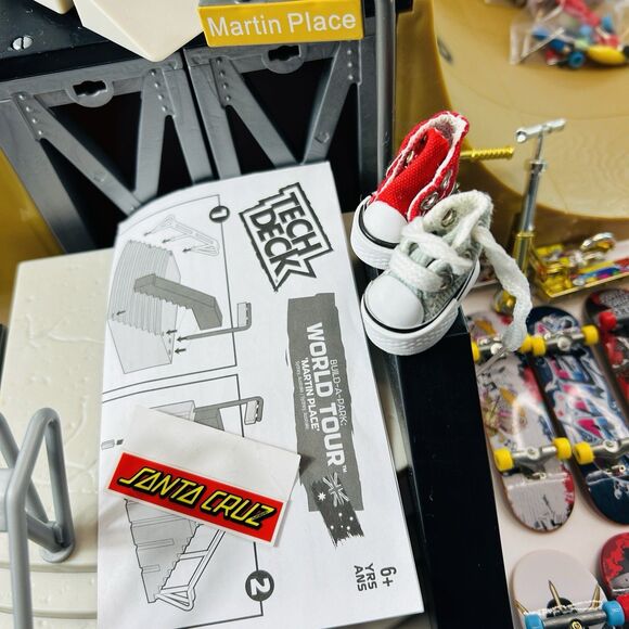 Tech Deck Huge Lot Ramps Stairs Fingerboards Ripper Skull Samurai Santa Cruz - Picture 8 of 8